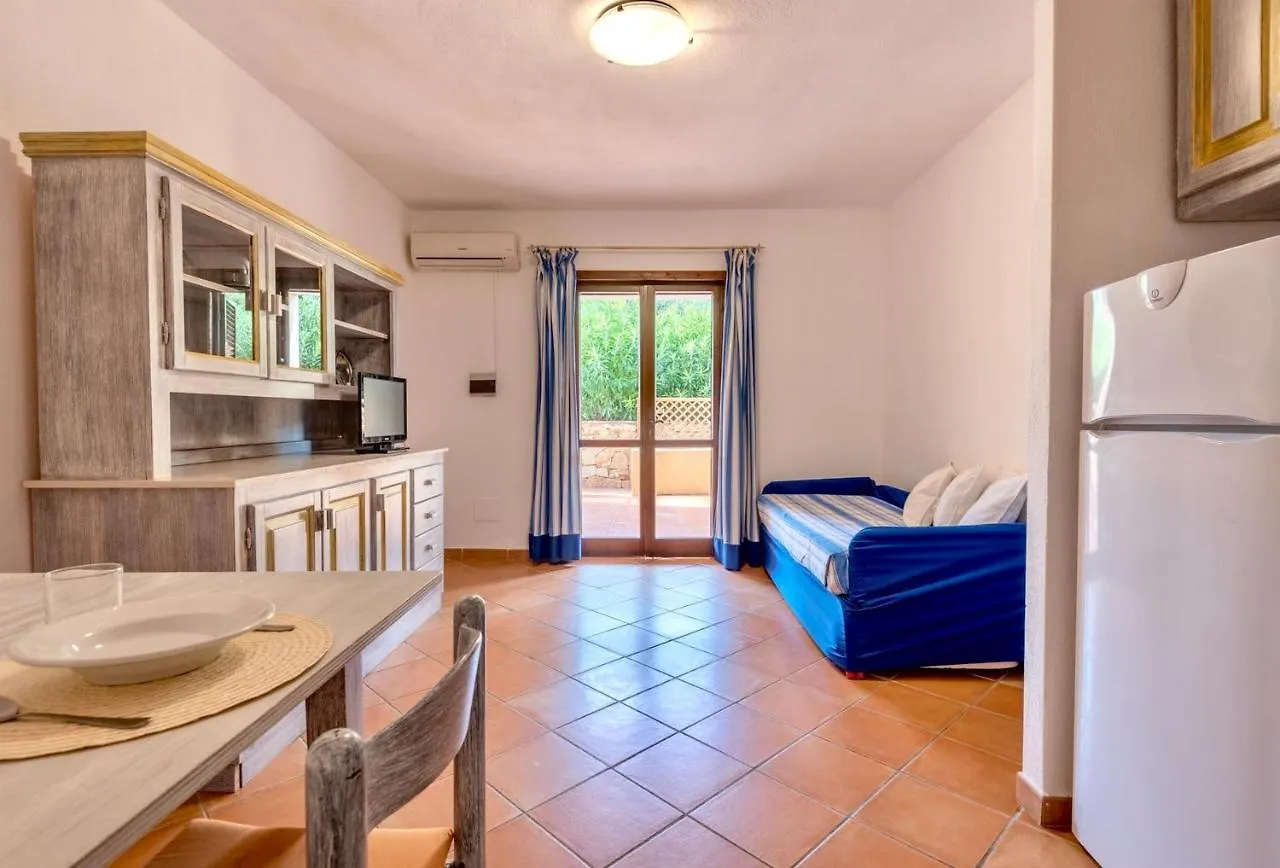 Aparthotel Residence A Golfo Di Marinella A 450 Mt Dal Mare