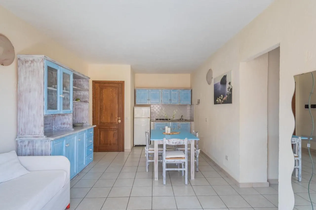 Aparthotel Residence A Golfo Di Marinella A 450 Mt Dal Mare Italia