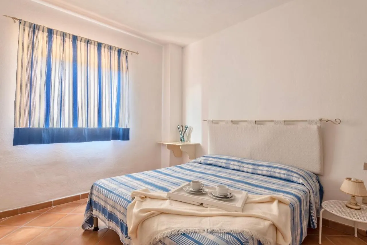 Aparthotel Residence A Golfo Di Marinella A 450 Mt Dal Mare